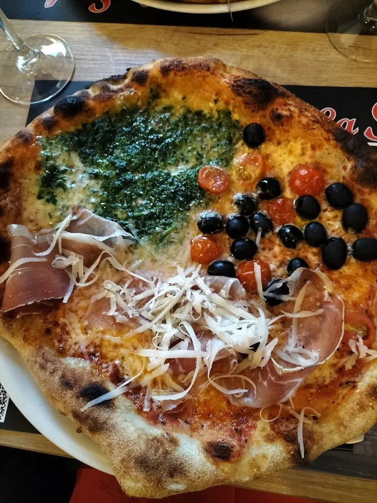 Pizza Épinards Et Jambon Cru Parmesan